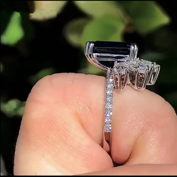 New Elegance 925 Silver Royal Blue Sapphire Ring - Picture 5 of 6